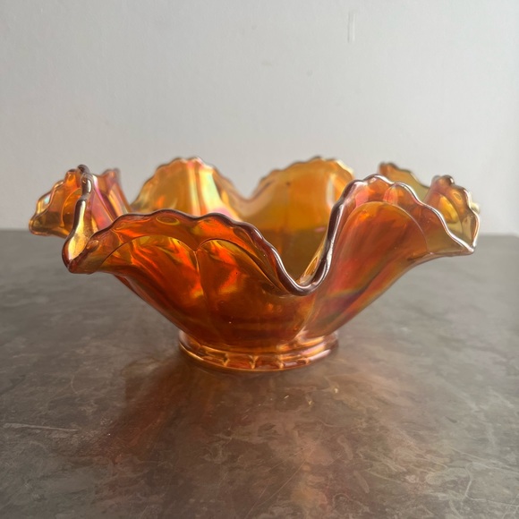 Carnival Glass 8 pointed bowl - Picture 5 of 17